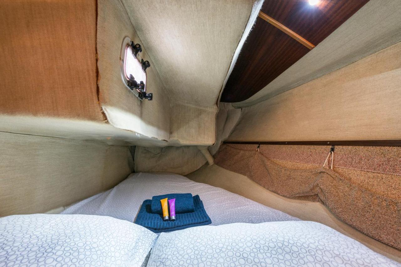 Pequeno Velero En Port Forum Ideal Para Backpackers Sant Adrià de Besòs Kültér fotó