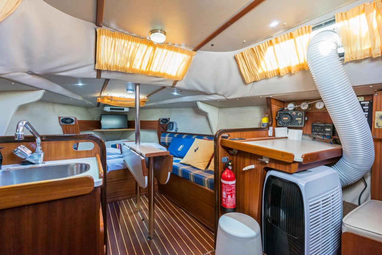 Pequeno Velero En Port Forum Ideal Para Backpackers Sant Adrià de Besòs Kültér fotó