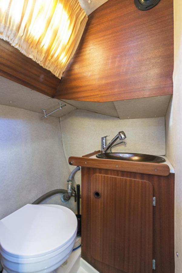 Pequeno Velero En Port Forum Ideal Para Backpackers Sant Adrià de Besòs Kültér fotó