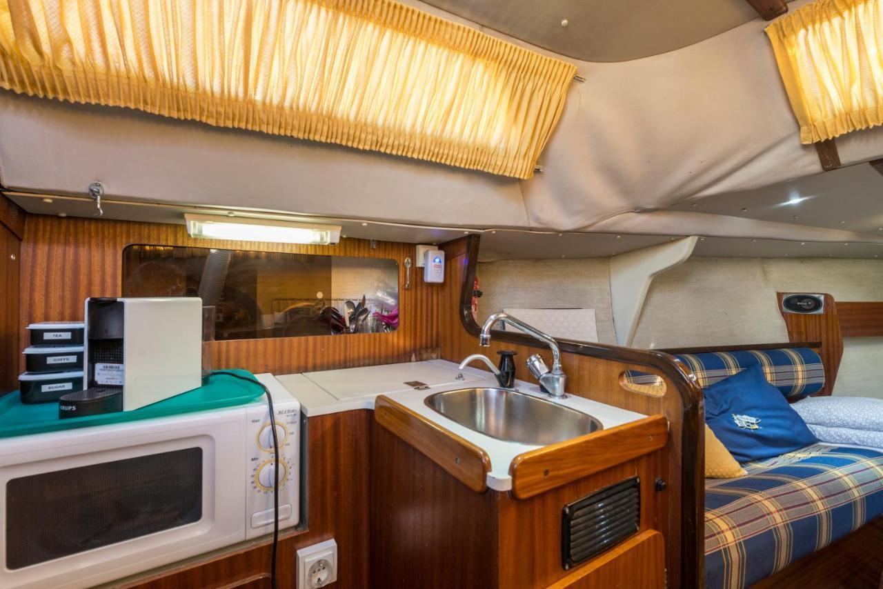 Pequeno Velero En Port Forum Ideal Para Backpackers Sant Adrià de Besòs Kültér fotó
