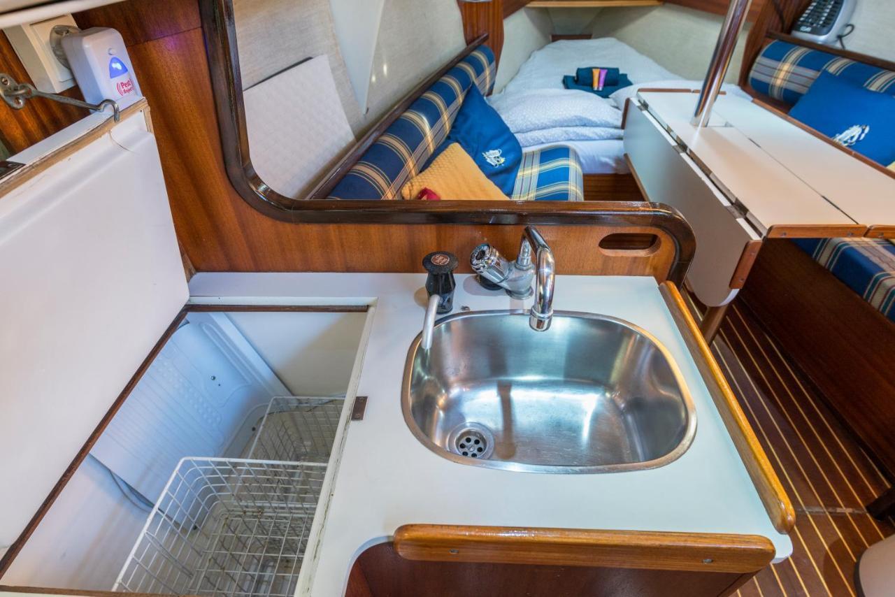 Pequeno Velero En Port Forum Ideal Para Backpackers Sant Adrià de Besòs Kültér fotó